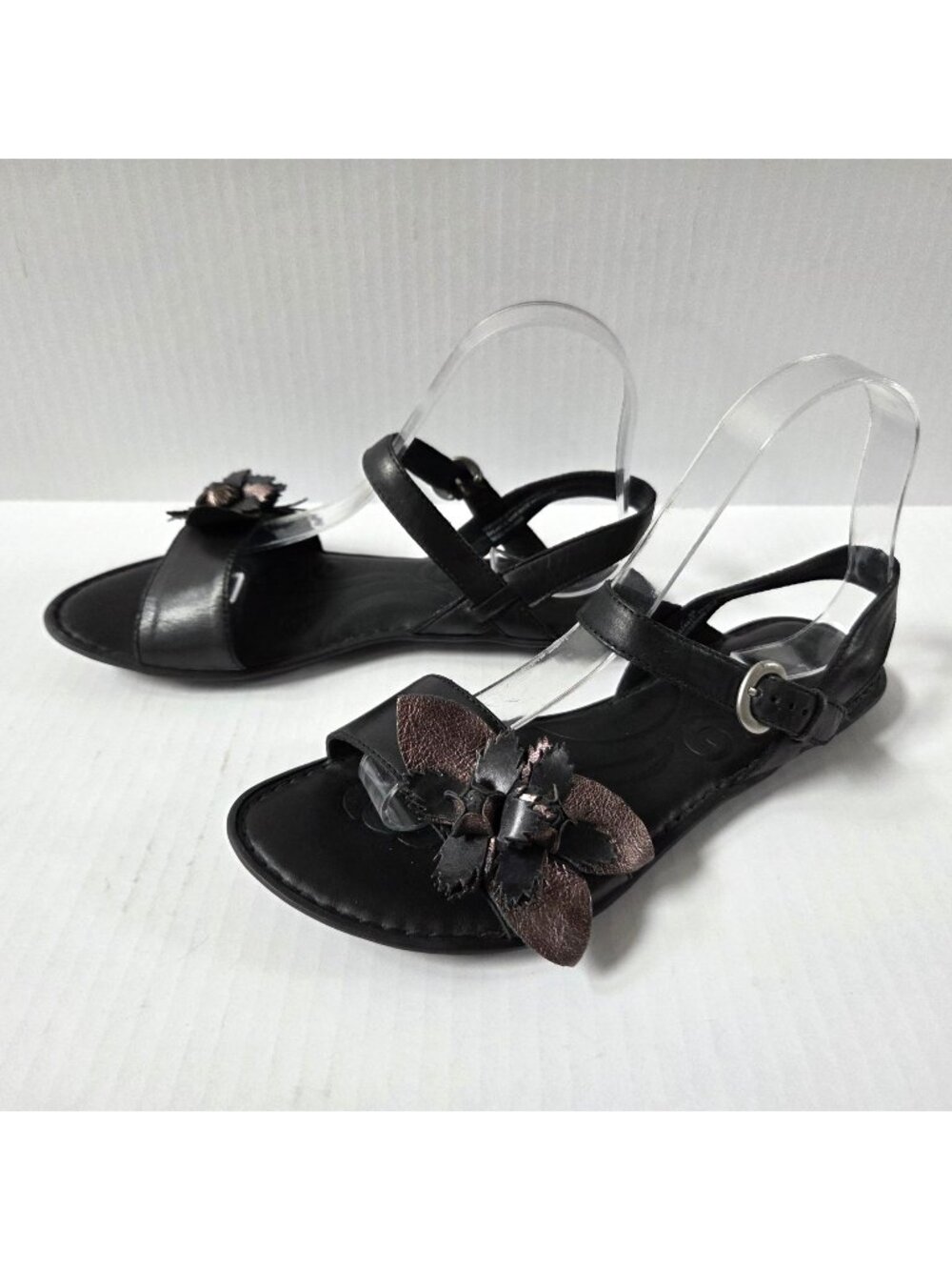 Born Shoes Womens 8 / 39 Black Leather Metallic Yuki Floral Whimsigoth Sandals